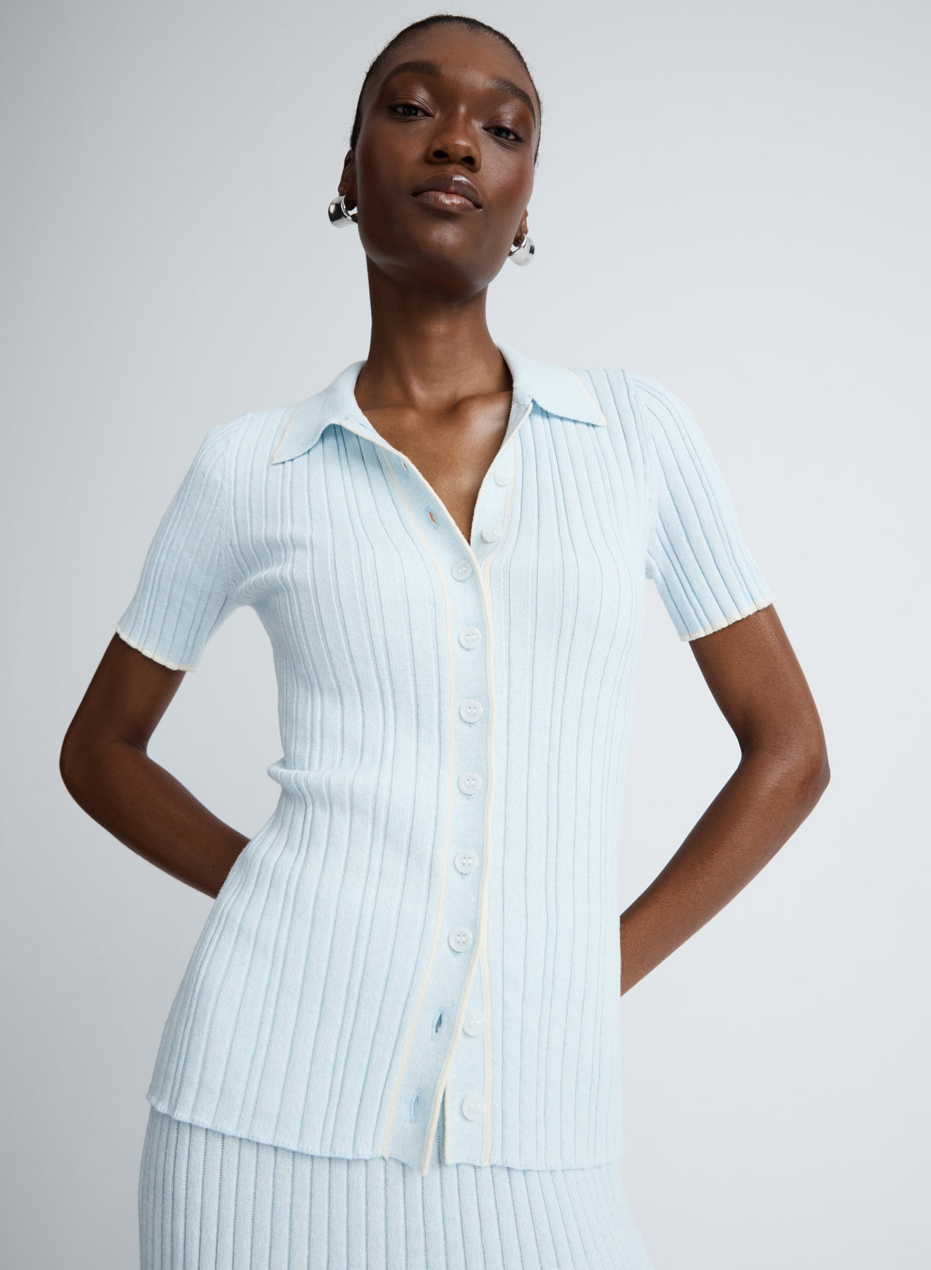 AVI TOP (GLACIER W/ SILENCE TRIM)