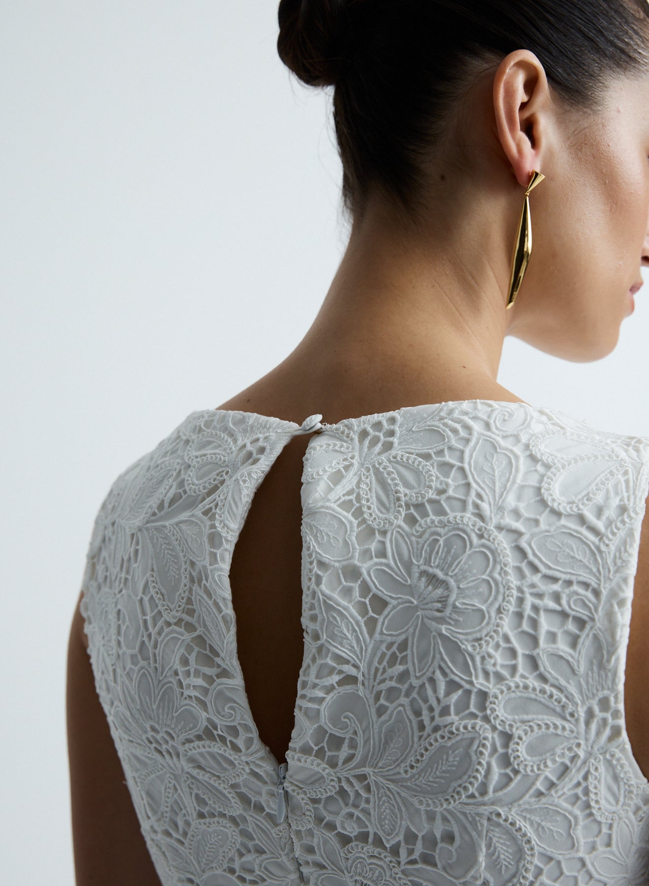 LIORA DRESS (WHITE GUIPURE LACE W/ SWAN)