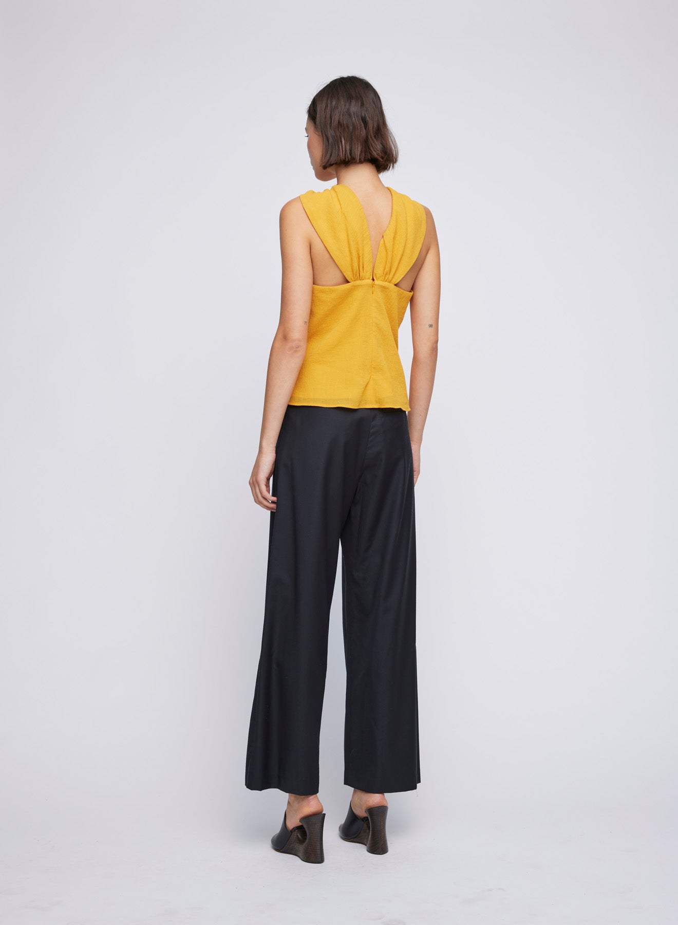 ANNA QUAN Halter Top in textured woven suiting fabric. Halter neckline, shaped waist seam, fully lined. Ideal for a versatile day-to-night look.